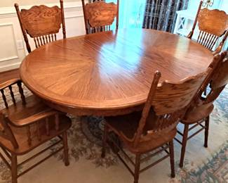 DINING ROOM TABLE W CHAIRS 