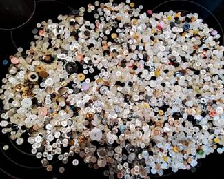 GRANDMAS BUTTONS