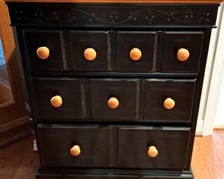 SHABBY PULASKI FURNITURE BLACK & OAK COLOR PETITE END TABLE DRESSER 