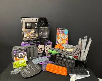 Wilton Halloween Cake Pans, Cookie Cutters, Silicone Molds