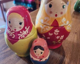 Nesting measuring cups