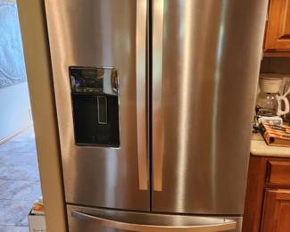 Whirlpool 2018 26.8 cu ft, French door Refrigerator with dual ice makers model number WRF767SDHZ04