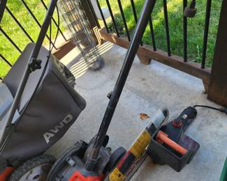 Eager and chainsaw. Chainsaw has a new blade