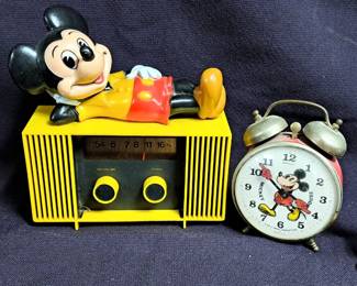 VINTAGE DISNEY MICKEY MOUSE RADIO CLOCK 