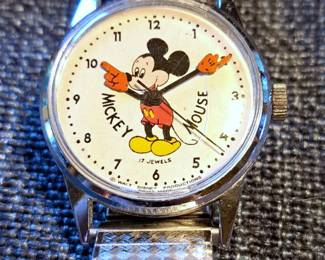 VINTAGE DISNEY MICKEY MOUSE WATCH