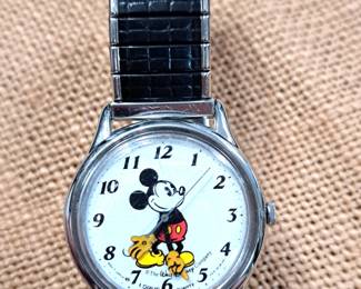 VINTAGE DISNEY MICKEY MOUSE WATCH