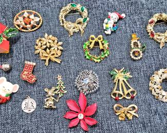 ASSORTED CHRISTMAS BROOCHES PINS PENDANT