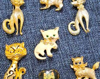 ASSORTED GOLD TONE CAT PINS BROOCHES
