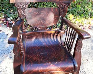 ANTIQUE ROCKING CHAIR