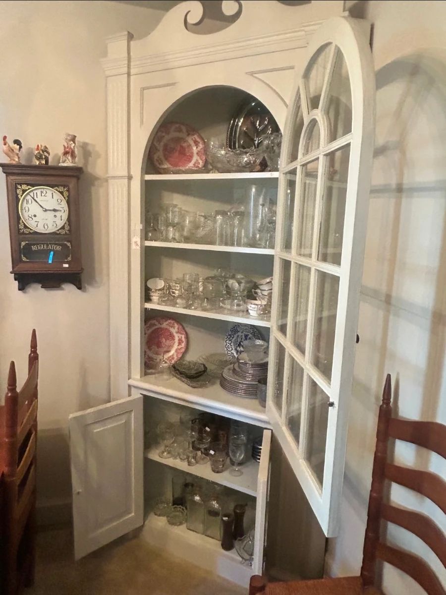 Vtg Corner Cab.Dining room, take front door turn left.  Bring help to move. Thanks