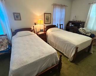 Upstairs bedroom on right. Twins sold as a set. Coverlets seperate. Bedside table sepwrate. Bring help to dismantle and move. Thanks.