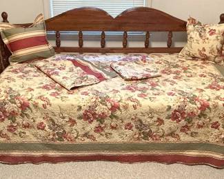 Daybed with Trundle