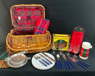Picnic Time Basket Serving
