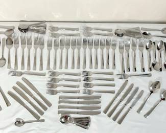 Oneida Flatware Set