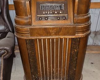 Antique Philco Floor Model Console Radio  Art Deco Wood Cabinet