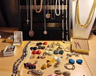 Large Vintage  Costume Jewelry Collection  Necklaces, Earrings, Brooches  More