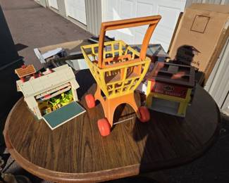 FisherPrice Schoolhouse, Fire Station  Little Tykes Shopping Cart