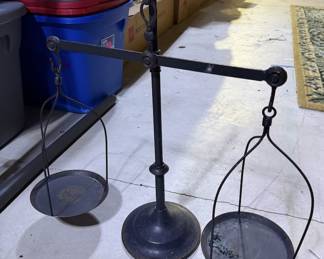 Vintage Cast Iron Two-Pan Balance Scale with Decorative Bird Finial - Black Metal