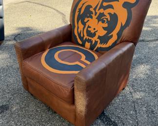 One-of-a-Kind Chicago Bears Hand-Painted Leather Armchair - Custom Upcycled Furniture - photo 3