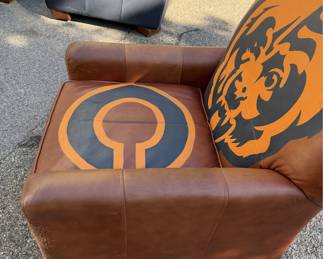 One-of-a-Kind Chicago Bears Hand-Painted Leather Armchair - Custom Upcycled Furniture - photo 5
