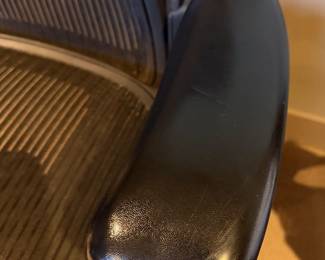 Herman Miller Aeron Classic Ergonomic Office Chair - Graphite Mesh - Excellent Condition - photo 5