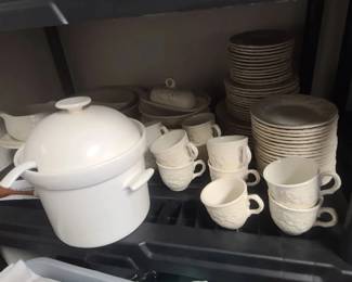 whitedishesset