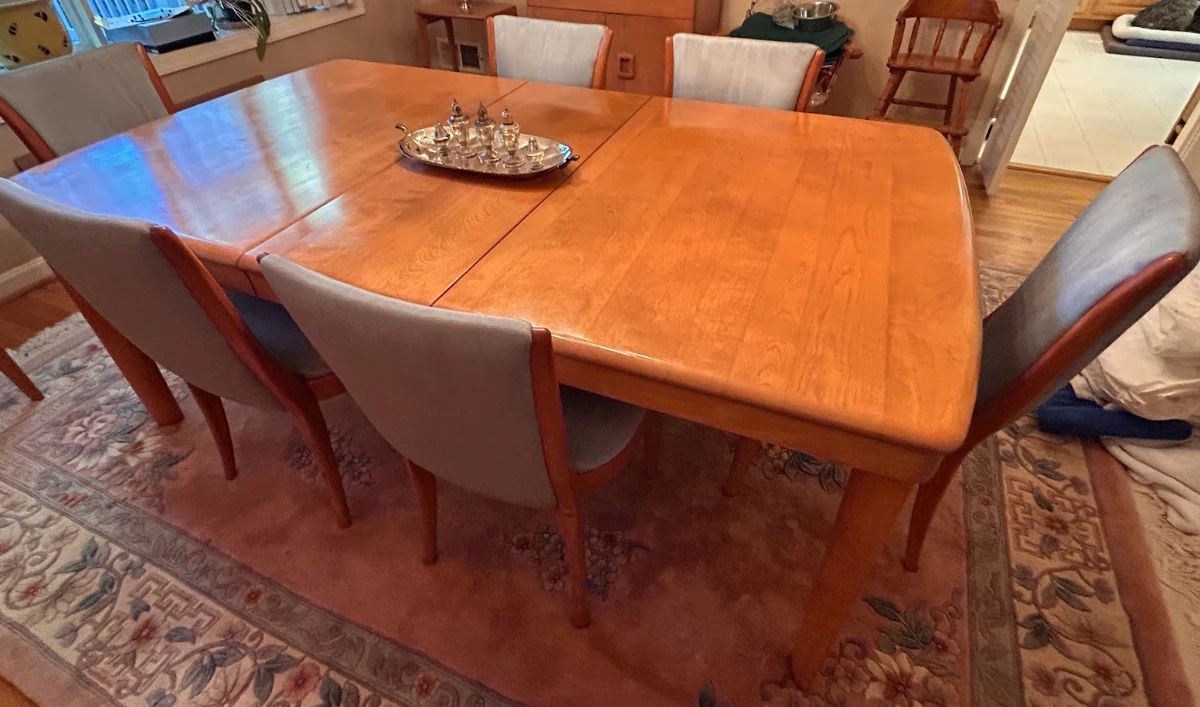 Heywood Wakefield table with 8 chairs and an additional leaf.