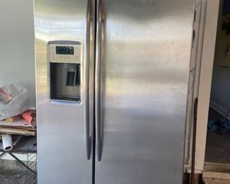 Side by side fridgerator 