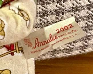 2002 ANNALEE 8" "READY FOR BED" (ITEM #632502)