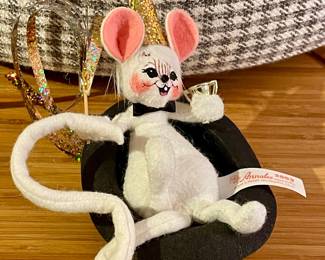 2003 ANNALEE 6" PARTY MOUSE / PARTY CELEBRATION MOUSE (ITEM #820503)