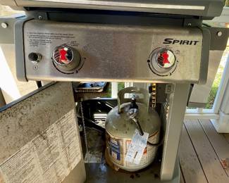 WEBER "SPIRIT" 2-BURNER GAS GRILL with FOLDING SHELVES and COVER