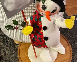 1999 ANNALEE SHOVELING SNOWFLAKES SNOWMAN (MODEL #AL214)