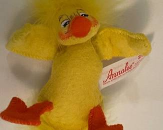 2004 ANNALEE 6" FLUFFY YELLOW DUCK