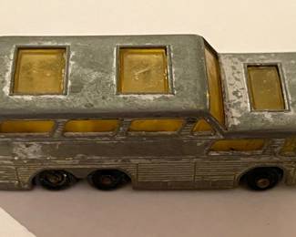 MATCHBOX LESNEY NO. 66 GREYHOUND COACH BUS "REGULAR WHEELS" VARIANT