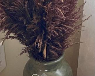 LARGE POTTERY VASE WITH DRIED ARRANGEMENT