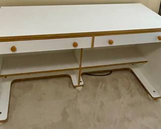CRAFTING BENCH ON CASTERS