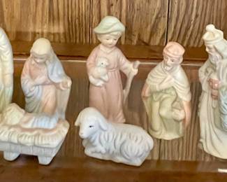 VINTAGE 9-PCS PORCELAIN NATIVITY SET