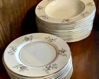 ROYAL TUSCAN FINE BONE CHINA "DUCHESS"