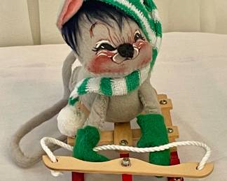 ANNALEE CHRISTMAS MOUSE AND SLED (ITEM #772087 / 7720)