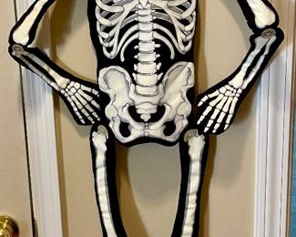 GLOW IN THE DARK SKELETON