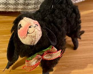 1996 ANNALEE 5" BLACK LAMB (ITEM #742596)