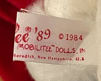 1989 ANNALEE 10" CHRISTMAS KITTEN with MITTENS (ITEM #8064)