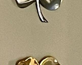 METAL CLOVERS
