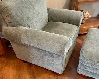 COMFY LA-Z-BOY CHAIR & OTTOMAN