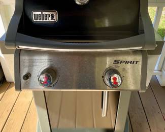 WEBER "SPIRIT" 2-BURNER GAS GRILL with FOLDING SHELVES and COVER