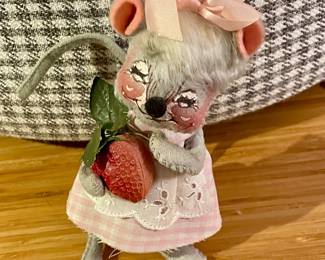 1982 ANNALEE SUMMER STRAWBERRY MOUSE