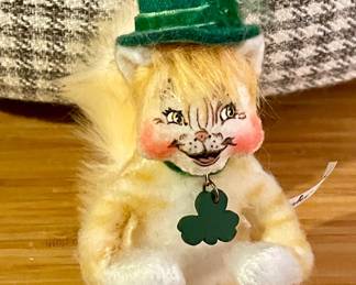 2007 ANNALEE 4" ST. PATRICK'S DAY "IRISH TABBY KITTY CAT (ITEM #168407)