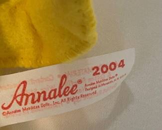 2004 ANNALEE 6" FLUFFY YELLOW DUCK