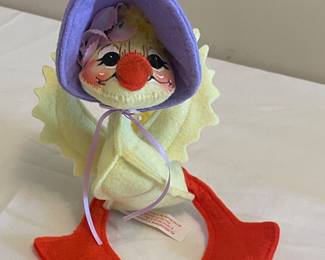 2004 ANNALEE SPRING GIRL DUCK (ITEM #150504)