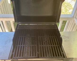 WEBER "SPIRIT" 2-BURNER GAS GRILL with FOLDING SHELVES and COVER